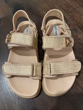 Steve Madden Natural Woven Strap Sandals EUC 8.5